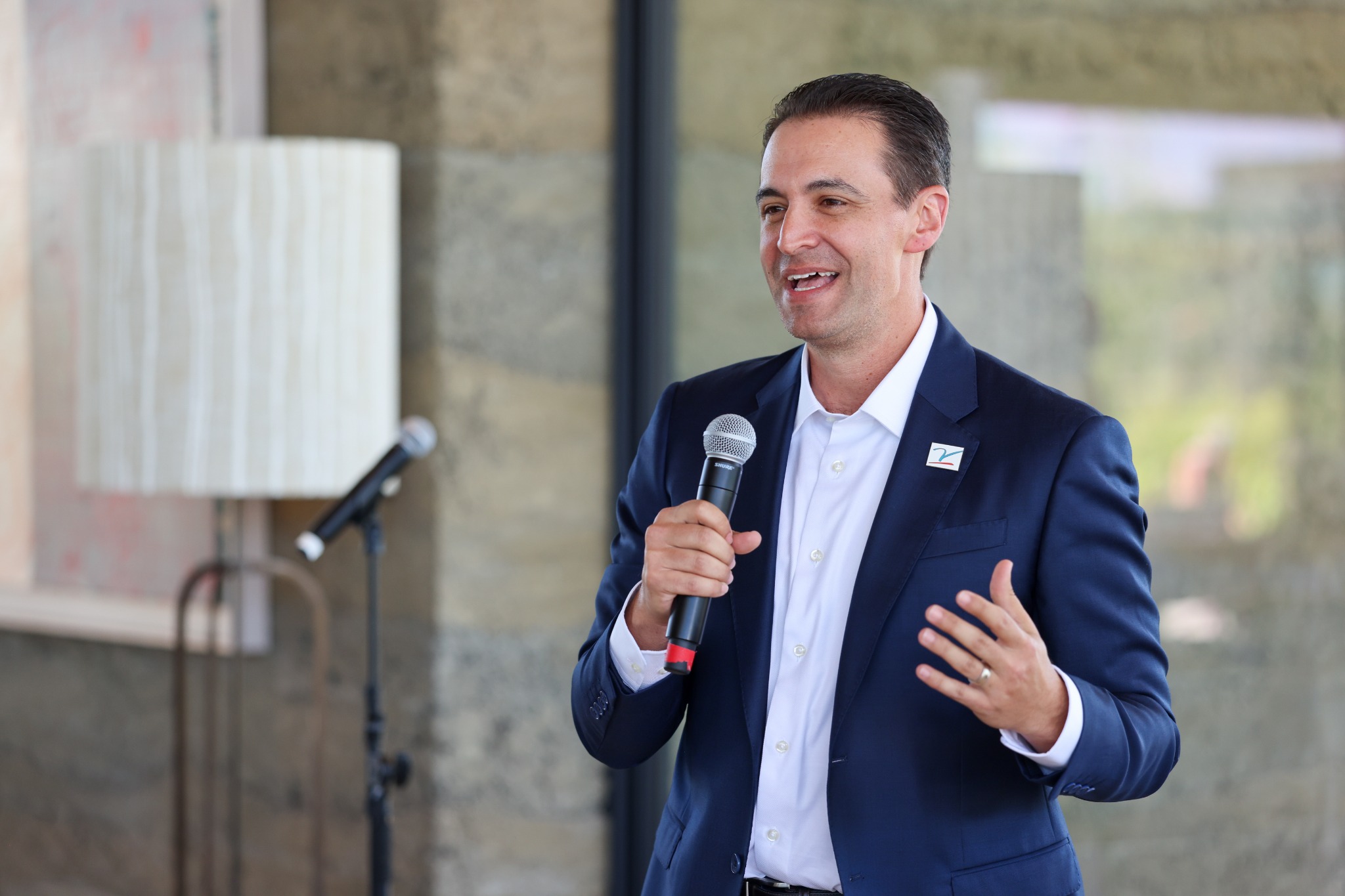 Ilan Ben-Hanan speaking at The V Foundation Wine Celebration